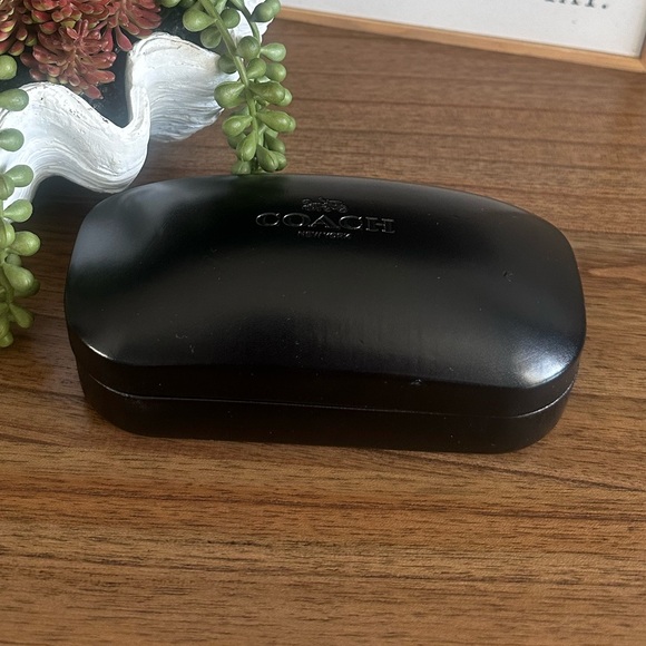 Coach New York Hard Clamshell Sunglass/Eyeglass Case - Picture 5 of 5
